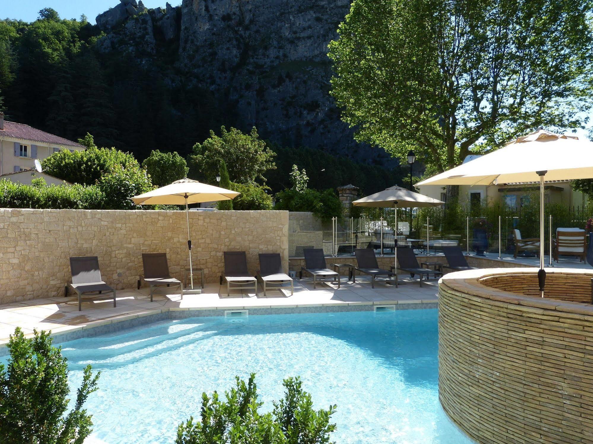 Nouvel Hotel Du Commerce Castellane Exteriör bild